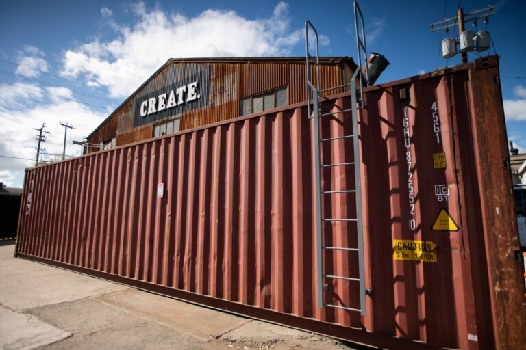 Olympic 5 - Metal garage parking available