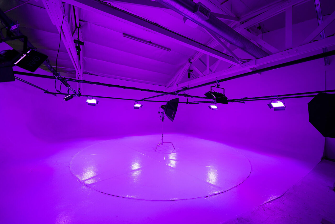 Olympic 3 - Car Turntable photo studio with RGB lights in Los Angeles