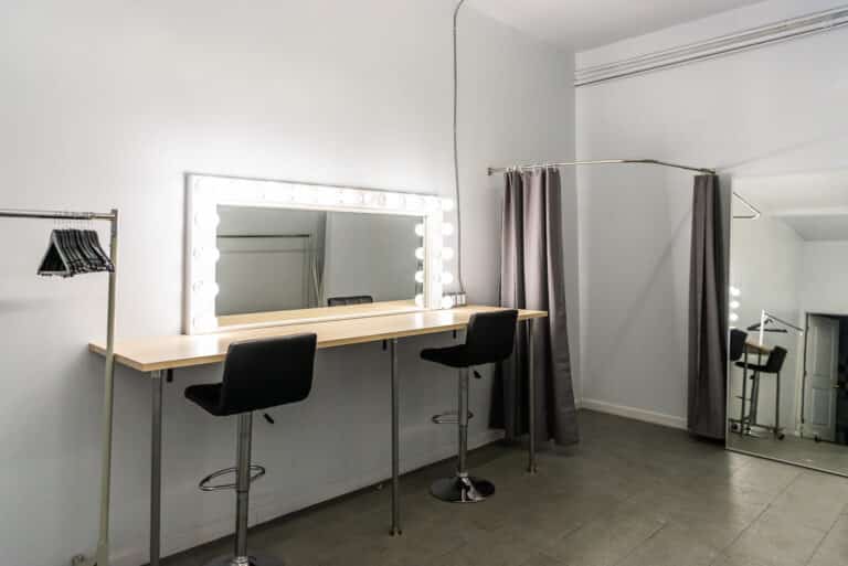 Olympic 5 metal garage private make up station Olympic 5 metal garage private make up station