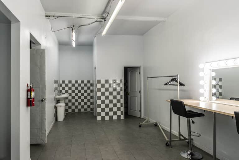 Olympic 5 metal garage private make up station Olympic 5 metal garage private make up station