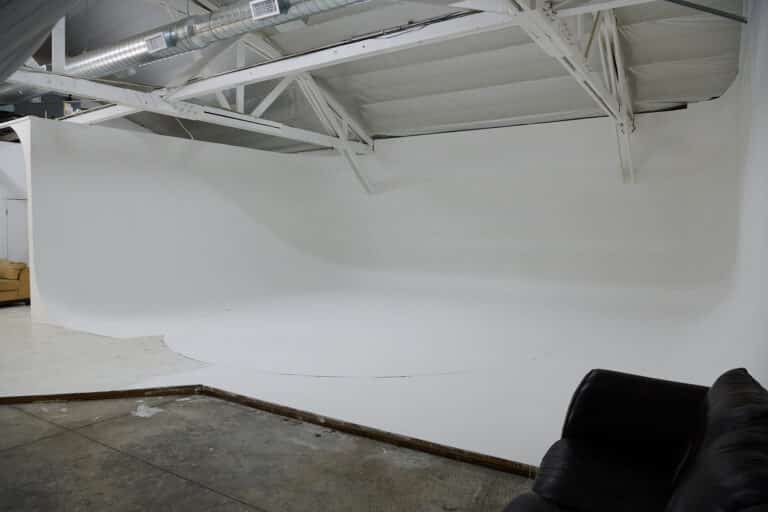 Car photo studio for rent with cycwall in Los Angeles Car photo studio for rent with cycwall in Los Angeles