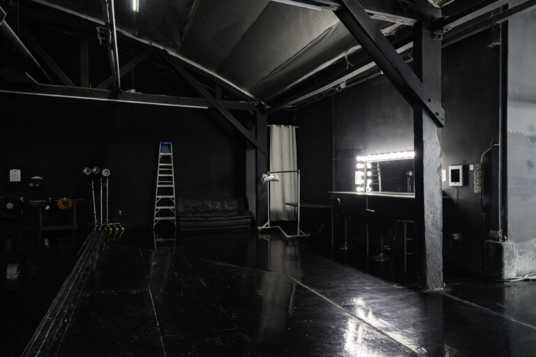 Photo Studio with Black Cyc Wall and Rain in Los Angeles_Olympic 2_web size_2