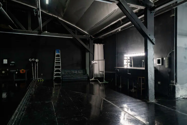 Photo Studio with Black Cyc Wall and Rain in Los Angeles_Olympic 2_web size_2