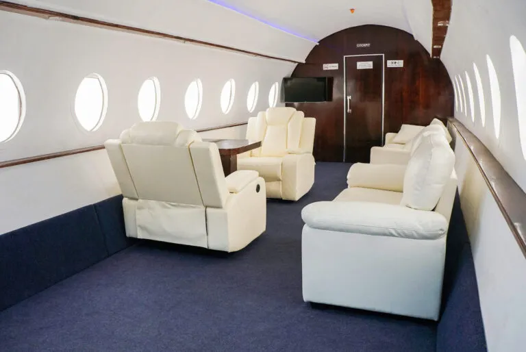 Photo Studio with private jet in Los Angeles Olympic 4_0000100004