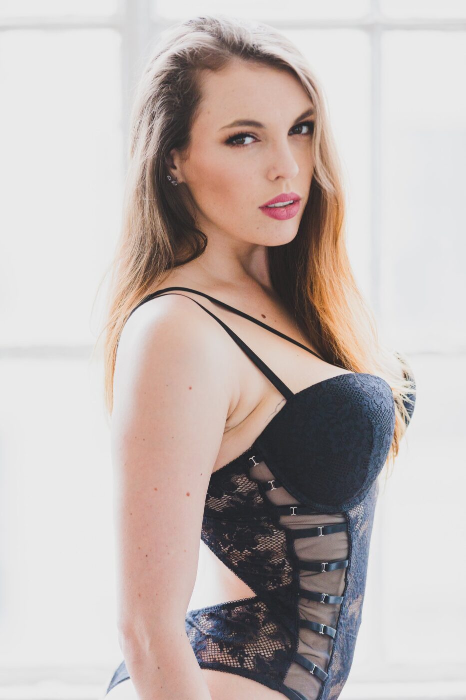 Kevin Liang Photography Presents -white industrial studio, Rent a Studio, Photostudio, Photography Studio, photographer, NYC6, NY Studio 6, New-York City, New-York, Long Island, Kevin Liang Photography Presents, Hourly Studio Rental, Exposed block Studio New York, Exposed block studio, Brooklyn, Affordable