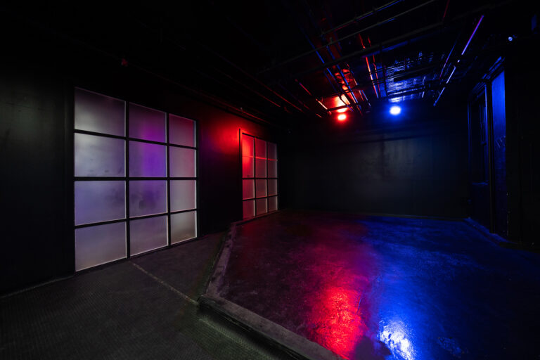 Astoria 7_Blackout photo studio for rent with bathtub bike and RGB lights_5 copy Astoria 7_Blackout photo studio for rent with bathtub bike and RGB lights_5 copy