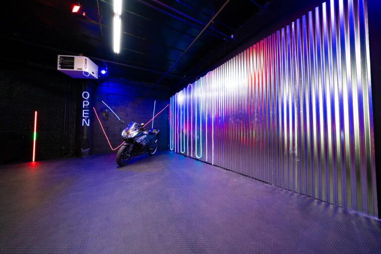 Astoria - 7 Blackout photo studio, bike, bathtub and RGB lights