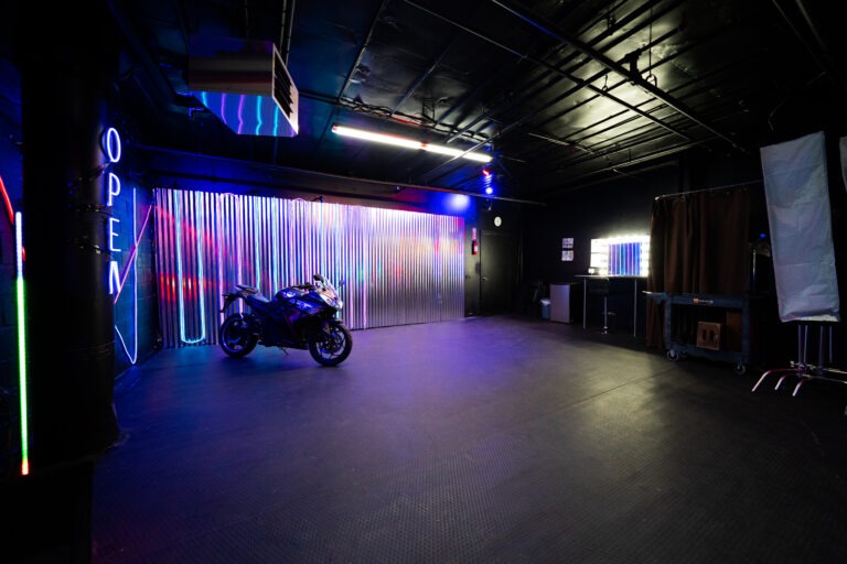 Astoria - 7 Blackout photo studio, bike, bathtub and RGB lights