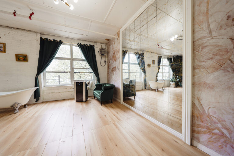 Professional photo studio for rent in N.Y. Astoria FD Photo Studio