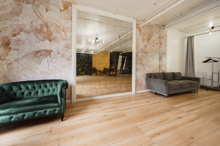 Professional photo studio for rent in N.Y. Astoria FD Photo Studio