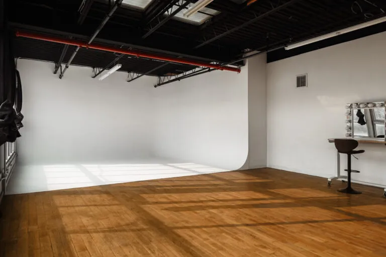 Daylight Photo Studio with the cyc wall in NYC Brooklyn 5_1