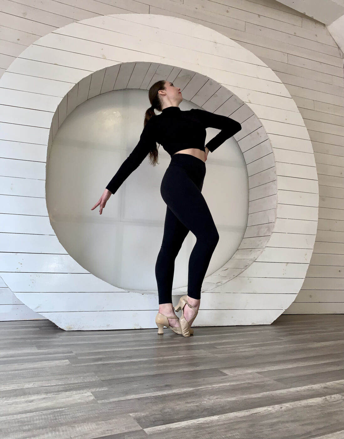 Kelly Dooley In NYC Studio 5 -white industrial studio, Rent a Studio, Photostudio, Photography Studio, photographer, NYC5!, NY Studio 5, New-York City, New-York, Long Island, Kelly Dooley In NYC Studio 5, Hourly Studio Rental, Brooklyn, Art Wall Studio New York, Art Wall studio, Affordable, !done