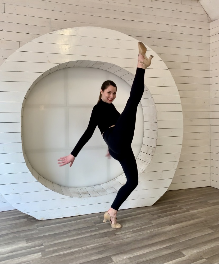 Kelly Dooley In NYC Studio 5 -white industrial studio, Rent a Studio, Photostudio, Photography Studio, photographer, NYC5!, NY Studio 5, New-York City, New-York, Long Island, Kelly Dooley In NYC Studio 5, Hourly Studio Rental, Brooklyn, Art Wall Studio New York, Art Wall studio, Affordable, !done