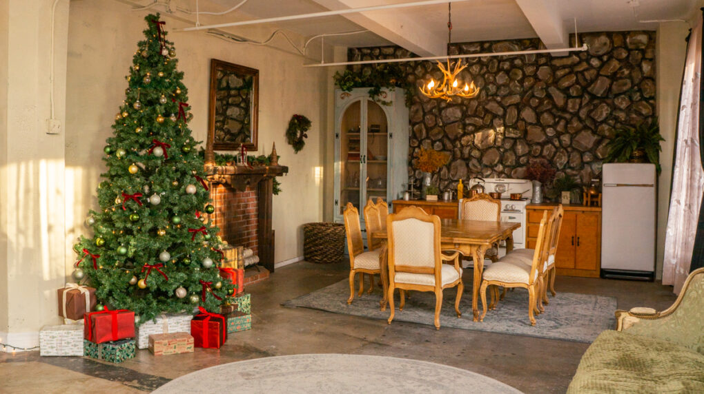 093025_Photo Studio with Christmas tree in Los Angeles_Loft 310