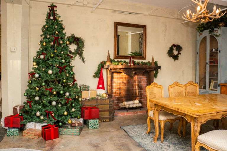 093025_Photo Studio with Christmas tree in Los Angeles_Loft 317