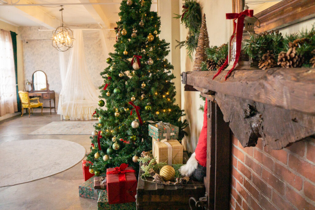 Top Christmas-Decorated Photo Studios in Los Angeles in 2025 -