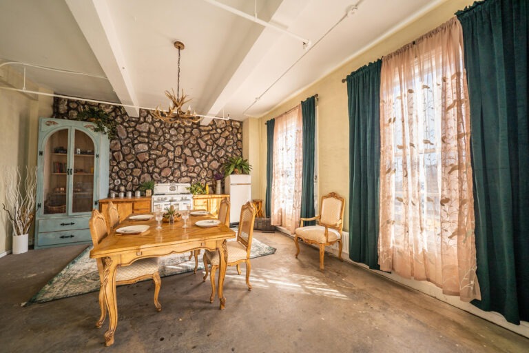 093025_Photo Studio with Christmas tree in Los Angeles_Loft 318