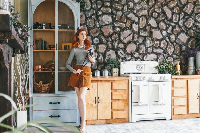 093025_Photo Studio with Christmas tree in Los Angeles_Loft 32