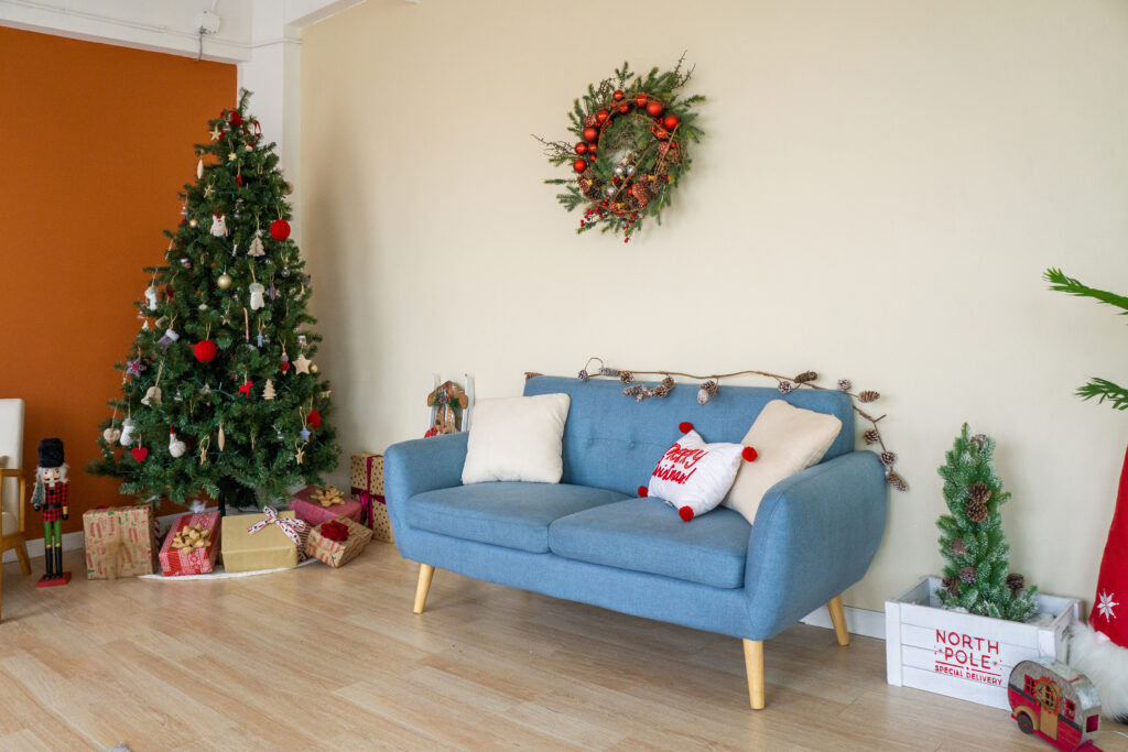 Top Christmas Photo Studios in Los Angeles: Capturing Holiday Magic -