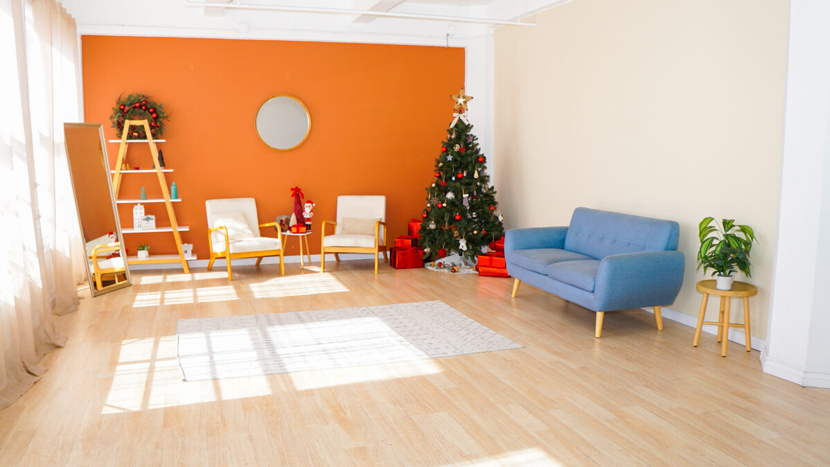 Daylight Loft Photo Studio studio in Los Angeles with Christmas tree_Loft 2-1