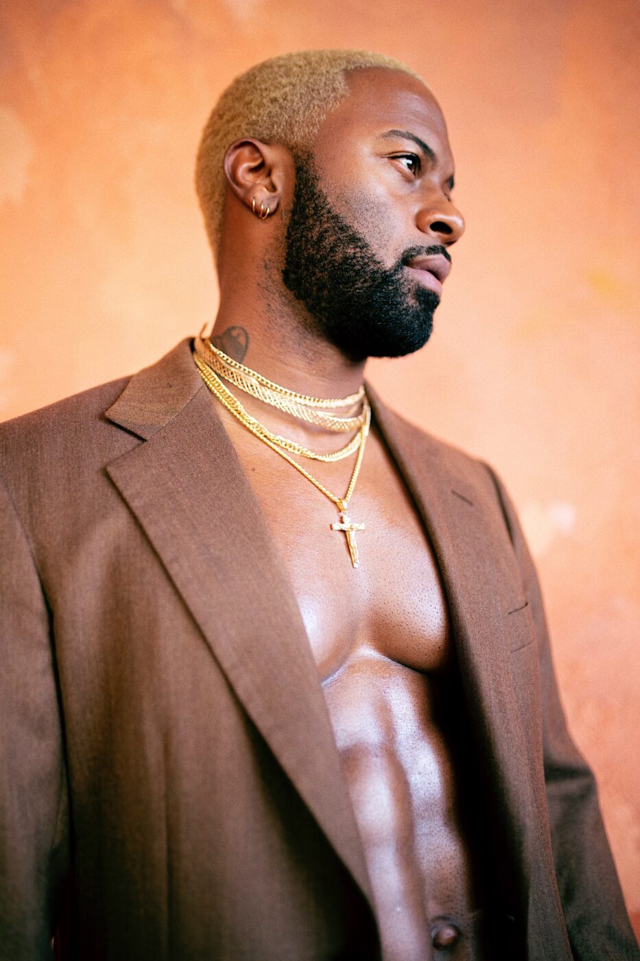 Darius in Hill 6 -Studio News, shower, Rental Studio, red leather lounge chair, Photo Blog, moroccan tile shower corner, Los Angeles, LA Rental Studio, Hill6, Hill Location, Hill 6, grass wall with white flowers, gloss floor, garland wall, FD photo studio, DTLA, Darius in Hill 6