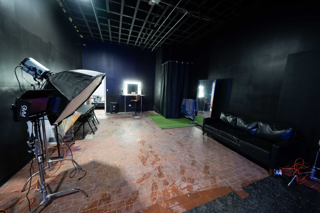 Metro 3 - Rain room with RGB lights photo studio in New York