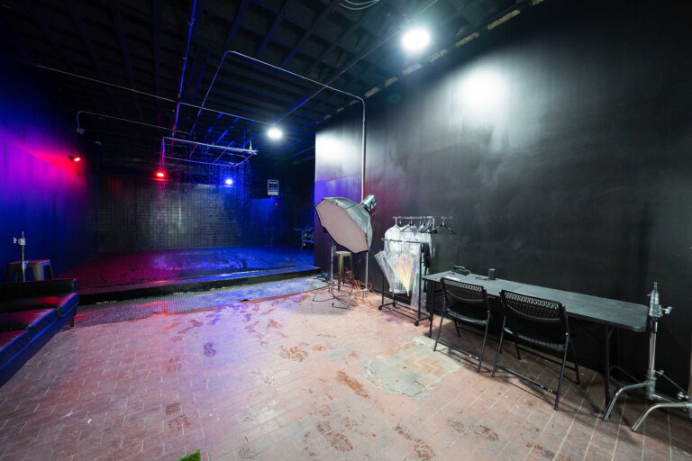 Metro 3 - Rain room with RGB lights photo studio in New York Metro 3 - Rain room with RGB lights photo studio in New York