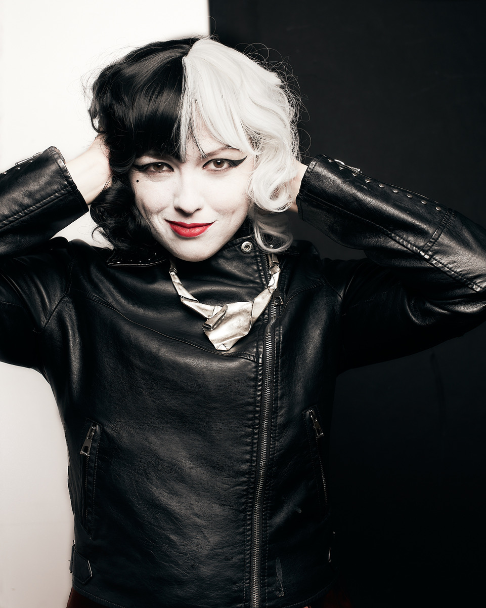 Cruella de Vil-inspired photoshoot at NY Studio 6 -Studio News, shower, Rental Studio, red leather lounge chair, Photo Blog, moroccan tile shower corner, Los Angeles, LA Rental Studio, Hill6, Hill Location, Hill 6, grass wall with white flowers, gloss floor, garland wall, FD photo studio, DTLA, Cruella de Vil-inspired photoshoot at NY Studio 6