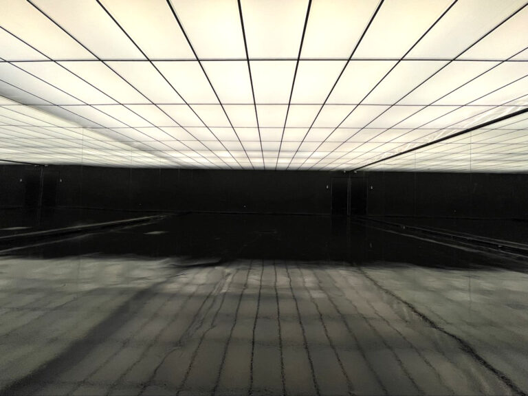 Studio with RGB Ceiling and high gloss floor Metro in Brooklyn NY00002