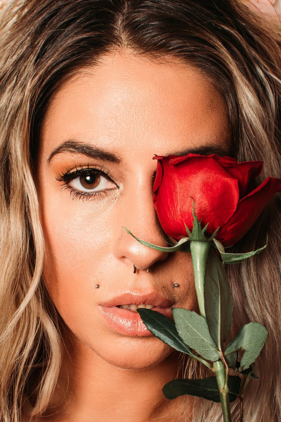 Mario Arenales at FD Studios Chicago -white industrial studio, Rent a Studio, photostudio Chicago, Photostudio, Photography Studio, photographer, Hourly Studio Rental, Flower Wall, FDchicago5, FD Studios Chicago, FD Chicago, Chicago5, Chicago photo studio, Chicago, Affordable Photo studio Chicago, Affordable, !chicago5