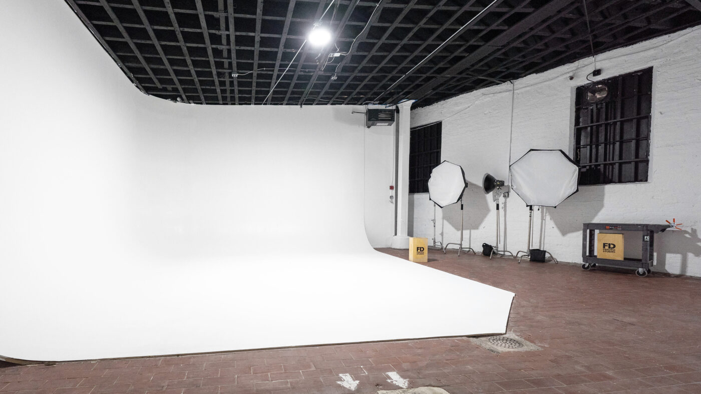 Metro 6 – Photo and Video Studio for Rent with White Cyclorama Wall in New York - FD Photo Studio