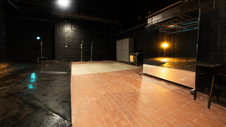 Metro 5 - Rain Room photo and video studio in New York Metro 5 - Rain Room photo and video studio in New York