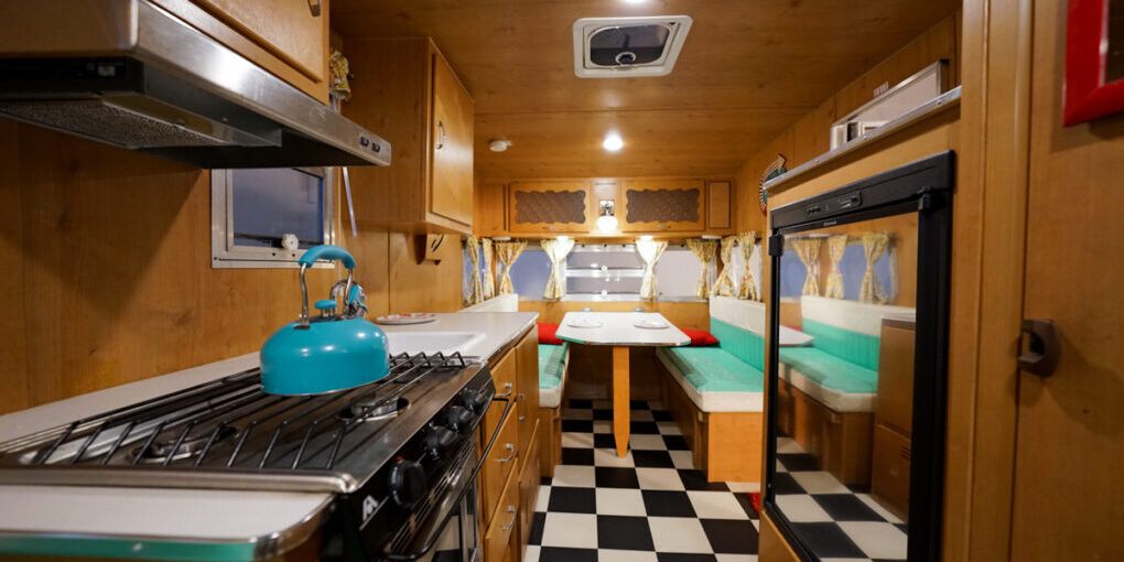 Blackout Photo Studio with Vintage RV Light Cube in Los Angeles_Yukon 4_12