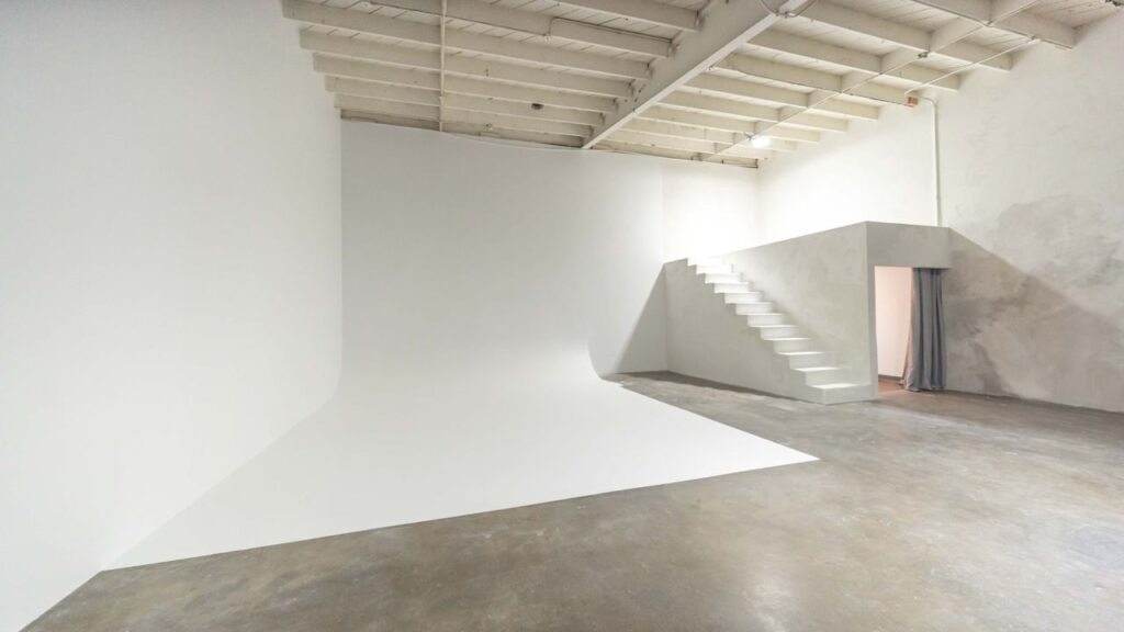 Yukon 2 &ndash; Cyc Wall Photo Studio for Rent with White Steps and Textured Walls in Los Angeles - FD Photo Studio