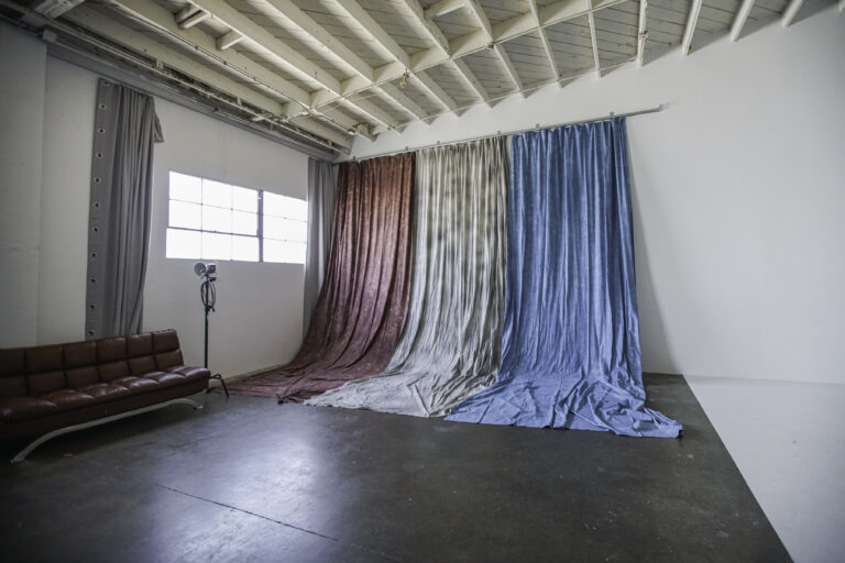 High-ceiling photo studio for rent with cyc & concrete wall, white steps and muslin backdrops - Yukon 2 High-ceiling photo studio for rent with cyc & concrete wall, white steps and muslin backdrops - Yukon 2