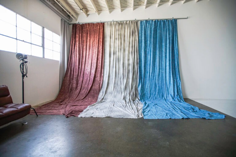 Cyc wall photo studio for rent with white steps yukon 2