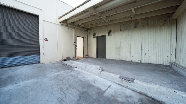 Yukon 4 - Large rental production photo studio with car access