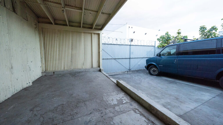 Yukon 4 - Large rental production photo studio with car access Yukon 4 - Large rental production photo studio with car access