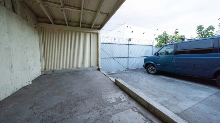 Yukon 4 - Large rental production photo studio with car access