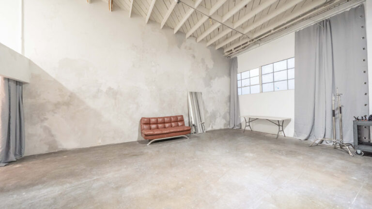 Cyc wall photo studio for rent with white steps yukon 2 Cyc wall photo studio for rent with white steps yukon 2