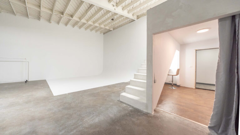 Cyc wall photo studio for rent with white steps yukon 2 Cyc wall photo studio for rent with white steps yukon 2