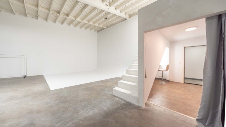 Cyc wall photo studio for rent with white steps yukon 2