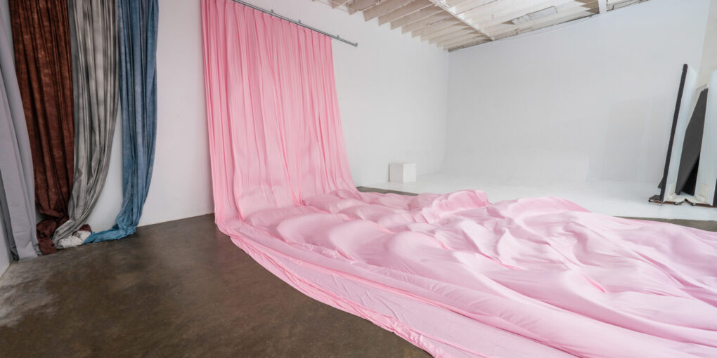 Photo Studio with white cyc wall and pink backdrop in Los Angeles_Yukon 2_4-2