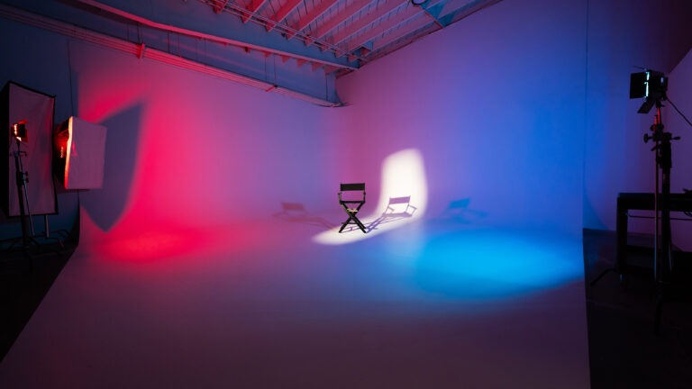 Rental photo studio with cyc wall car access and free parking - Yukon 1