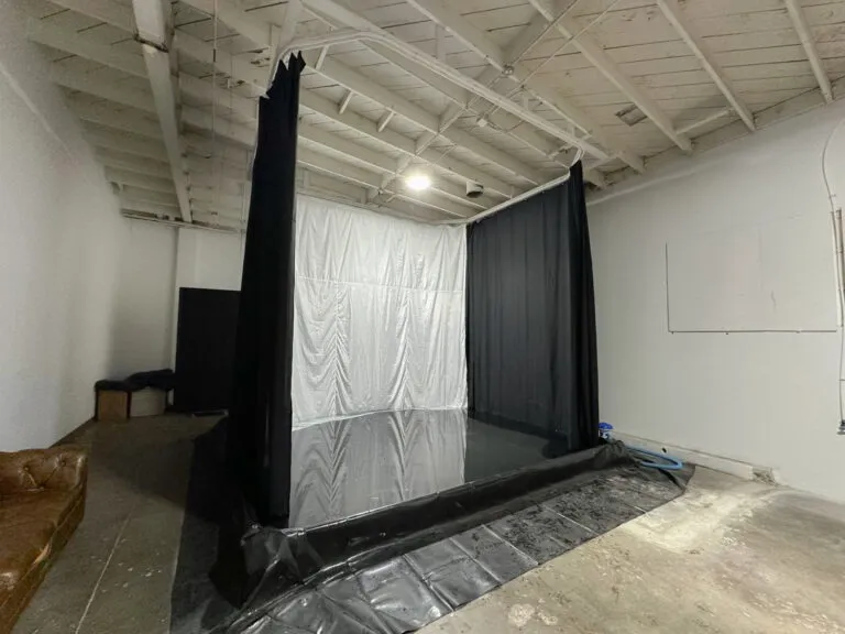 Photo Studio with rain feature and water pool in Los Angeles_Yukon 300002