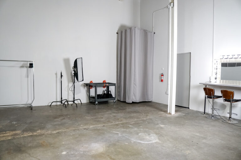 Photo Studio or rent in Los Angeles - Yukon 3_6 Photo Studio or rent in Los Angeles - Yukon 3_6