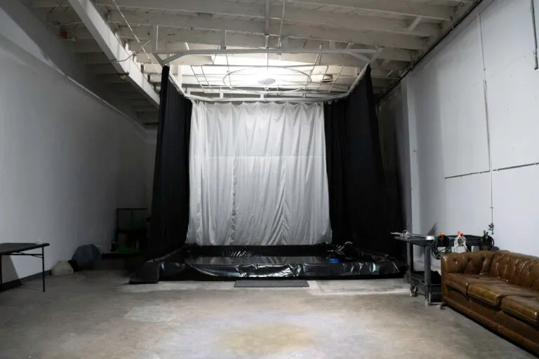 Photo Studio with rain feature and water pool in Los Angeles_Yukon 300002