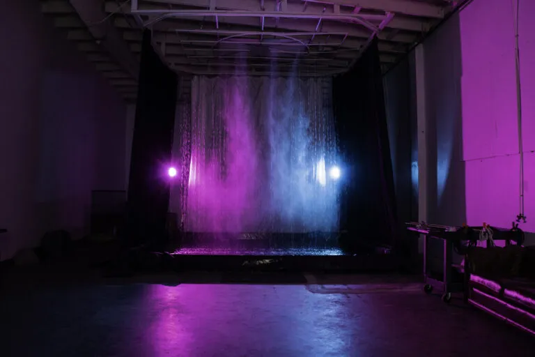 Photo Studio with rain feature and water pool in Los Angeles_Yukon 300005