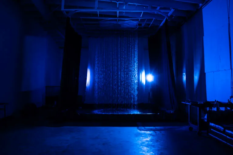 Photo Studio with rain feature and water pool in Los Angeles_Yukon 300006