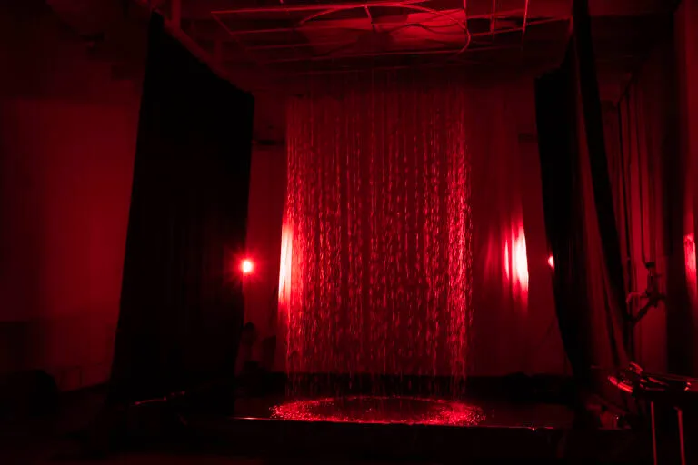 Photo Studio with rain feature and water pool in Los Angeles_Yukon 300003